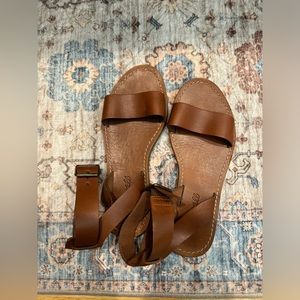 Madewell sandals in size 6